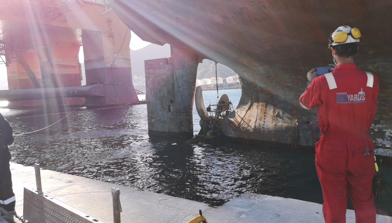 hidramar-group-tenerife-shipyards-working-on-rope-guard